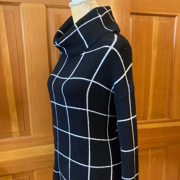 NWT, Lavishly Paris Women's Black Grid Pattern Turtleneck  Sweater. - Picture 4 of 16